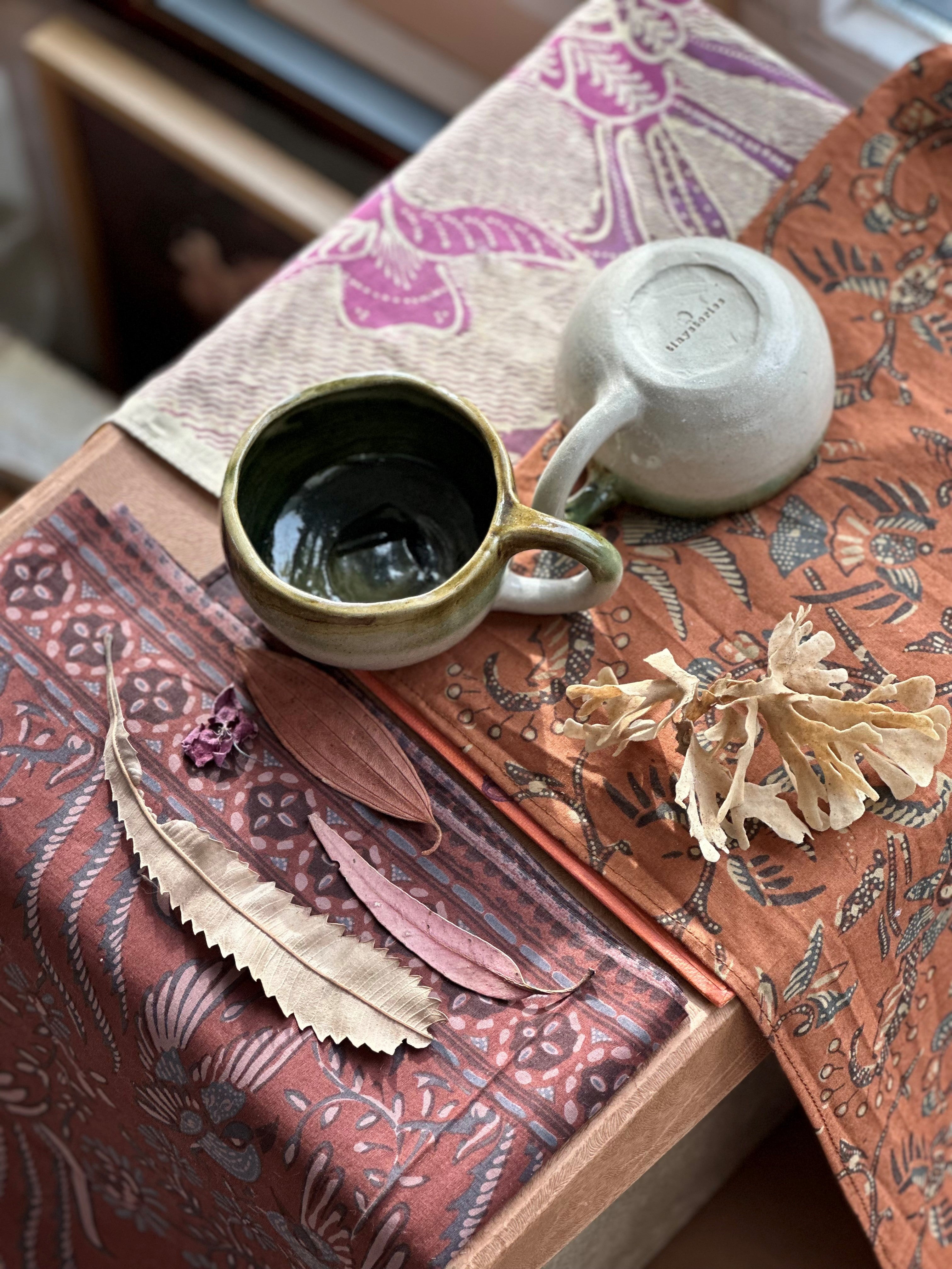 TASSES FAITES À LA MAIN (lot de 2)